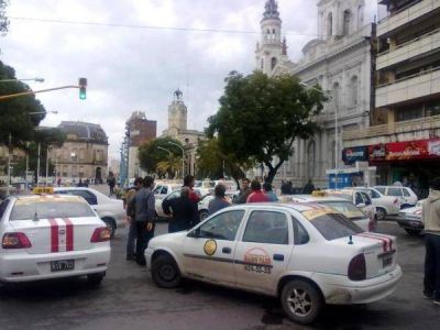 Paran�: Ante la amenaza de un paro y movilizaci�n la Municipalidad convoc� a los taxistas 