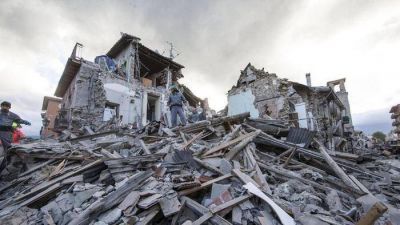 Terremoto: El Papa posterga la audiencia, �rezamos juntos por las v�ctimas�