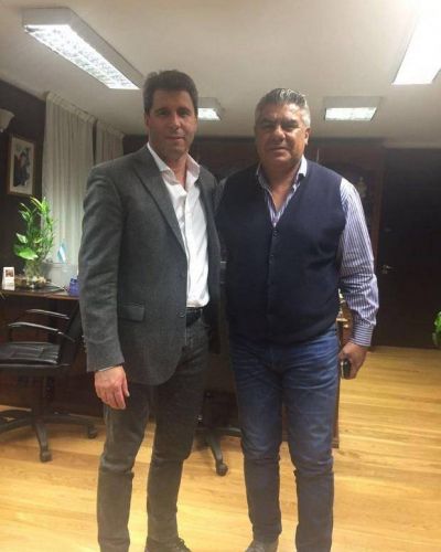  Chiqui Tapia estuvo de recorrida por la provincia y visit� a U�ac