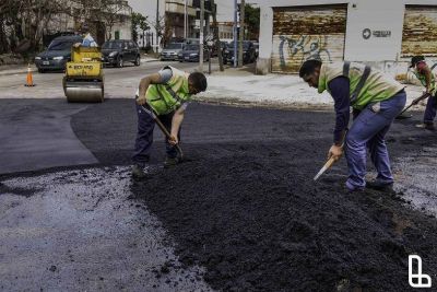 Lan�s: contin�an los trabajos de bacheo en Valent�n Alsina