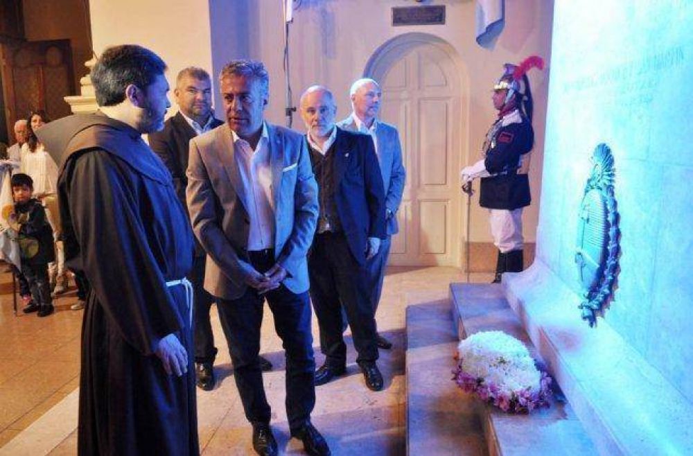 Cornejo particip� en la celebraci�n del D�a del Padre