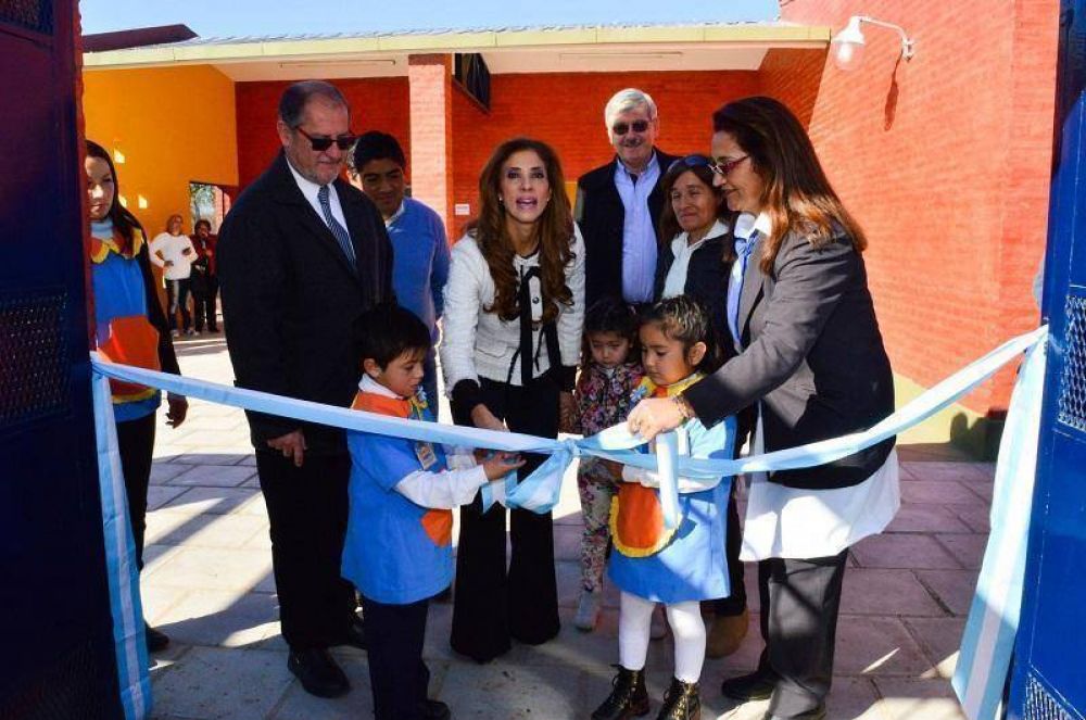La Gobernadora inaugur un jardn de infantes en la localidad de Quebracho Coto