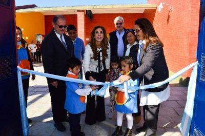 La Gobernadora inaugur� un jard�n de infantes en la localidad de Quebracho Coto