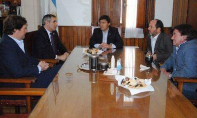Acerbo firm� 53 escrituras de viviendas del distrito