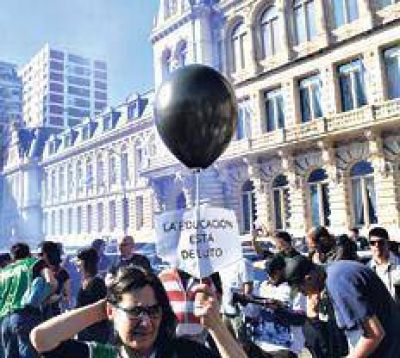 Aulas vac�as para que Macri abra las paritarias