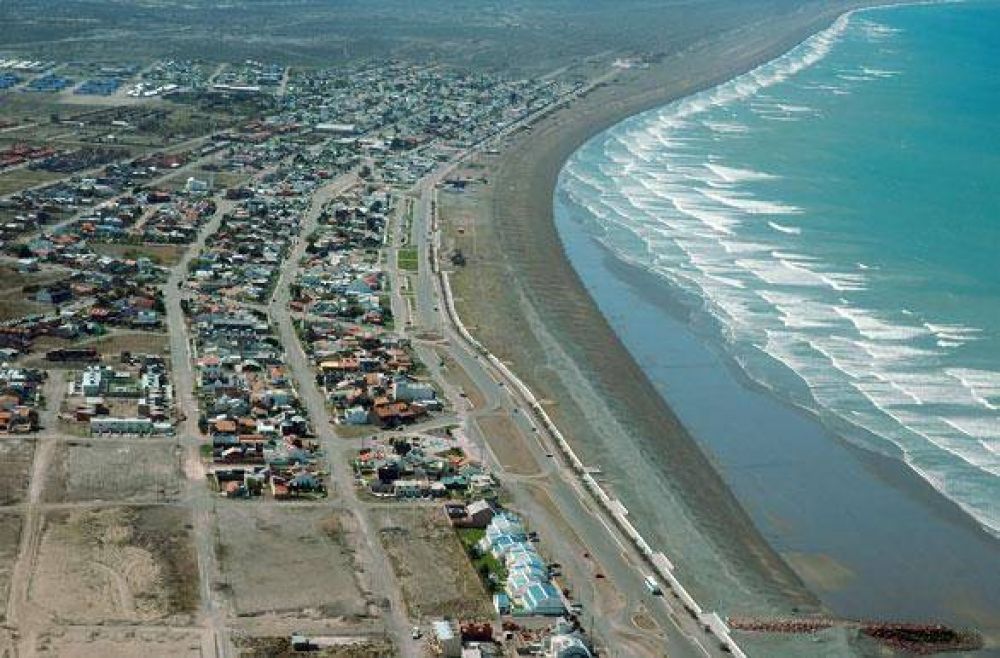 Firmarn contrato por 25 millones para obra de agua para Playa Unin