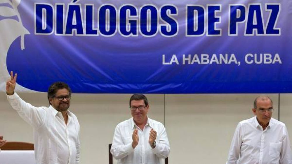 El gobierno y las FARC anuncian un acuerdo de paz definitivo