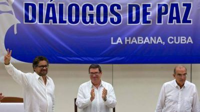 El gobierno y las FARC anuncian un acuerdo de paz definitivo