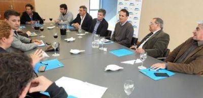 Katopodis se reuni� con asociaciones de usuarios y consumidores