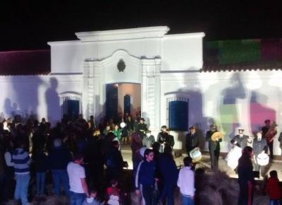 Inauguraron la r�plica de la Casa de Tucum�n en La Punta