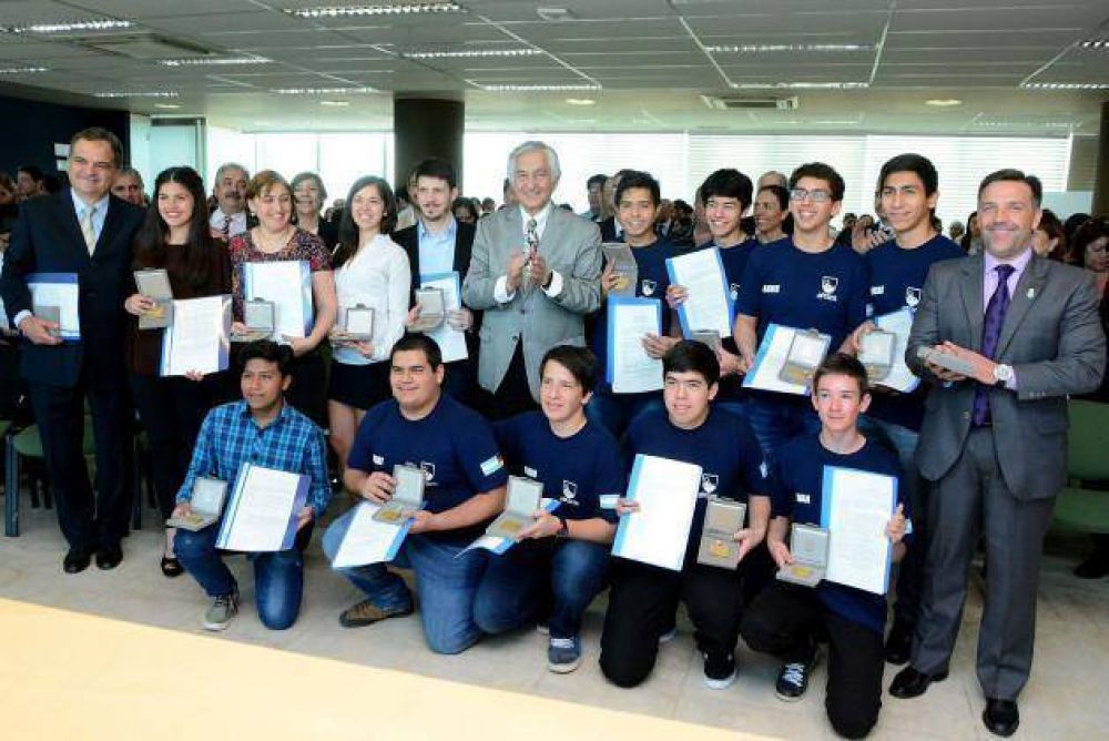 La Provincia entreg� el m�ximo reconocimiento a los j�venes de Ajedrez y Rob�tica