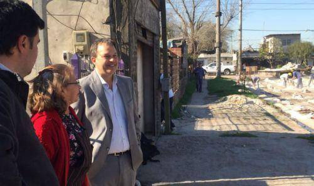 Cascallares recorri� obras de asfalto en Almirante Brown