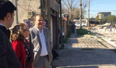 Cascallares recorri� obras de asfalto en Almirante Brown