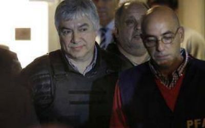 Imputan a L�zaro B�ez por una causa de facturas truchas en Bah�a Blanca