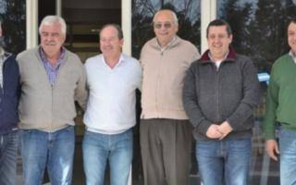 Ministro Lacunza recibe al Grupo de los 8