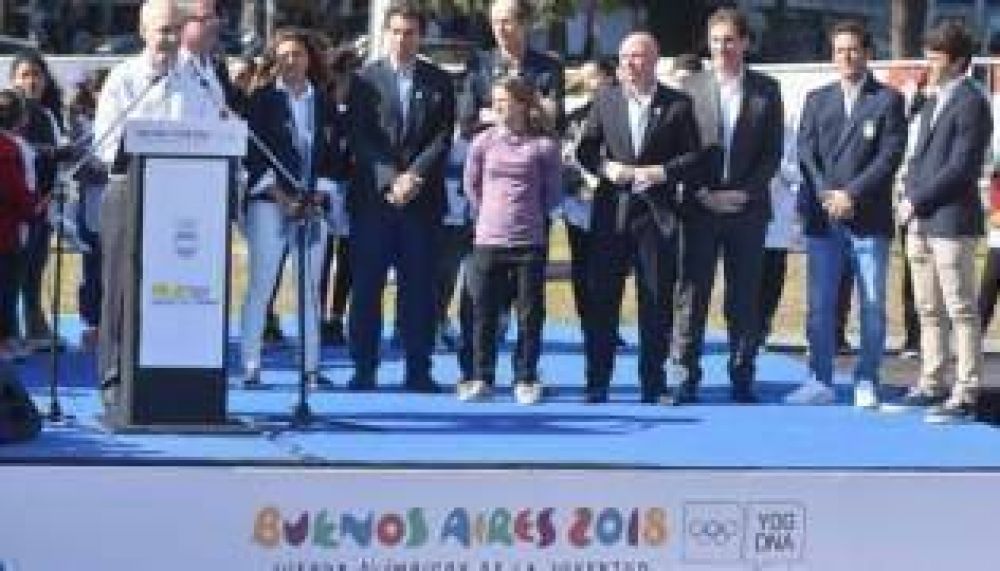 Larreta encabez� el izamiento de la Bandera Ol�mpica