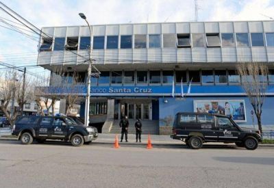 La Ruta del dinero K: Nuevo allanamiento en el Banco de Santa Cruz
