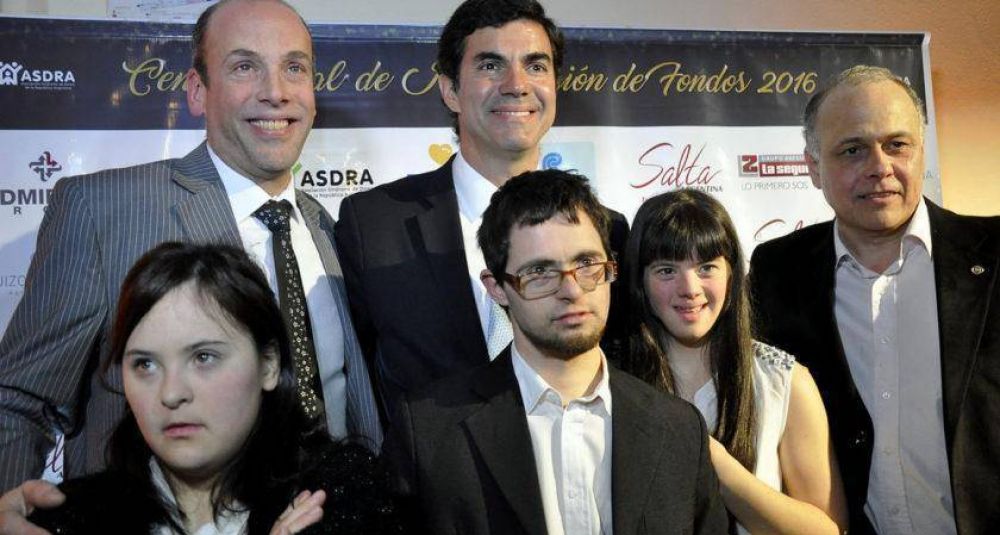 El Gobernador particip� en la cena anual de ASDRA