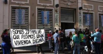 Protesta por vivienda digna en el IPV