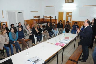 Salom�n se reuni� con vecinos del Barrio 96 Viviendas