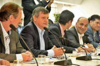 Gobernadores e intendentes asisten a la cumbre por la renovaci�n peronista en la Casa del Chaco