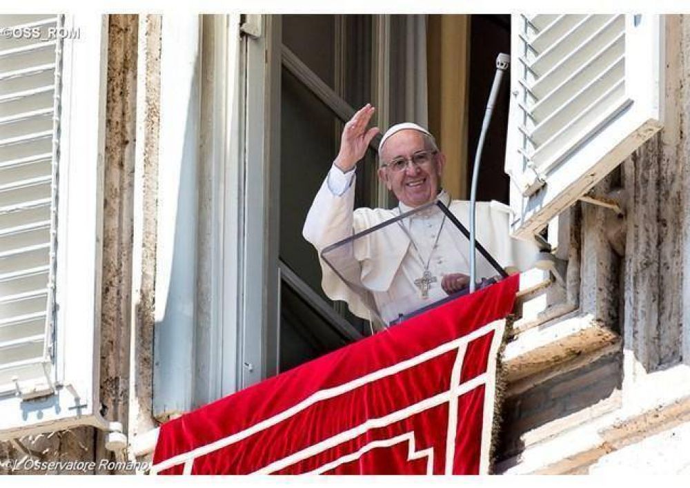 �ngelus del Papa: Ser capaces de gestos gratuitos de acogida
