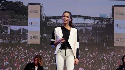 Tini Stoessel celebr� el D�a del Ni�o con 15.000 personas en la Villa 31