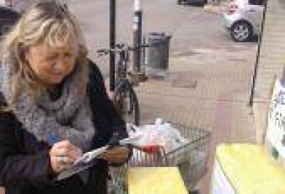 La Plata: Con el �soterradito� cientos de firmas por la llegada del tren a la ciudad