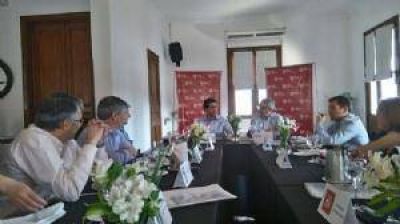 El intendente Guillermo Britos particip� de una reuni�n con el ministro provincial Cenz�n