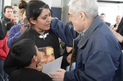 Das Neves entreg� casas en Trelew y anunci� que se construir�n m�s