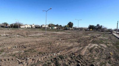 El enorme basural ya va tomando forma de plaza