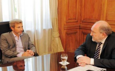 En b�squeda de fondos, Verna se re�ne con Frigerio