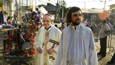 El avi�n del �Padre Pepe� aterriza en el Vaticano