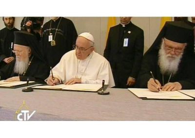 Simposio Ecum�nico de Tesal�nica. Papa: �Urge renovar los lazos con las ra�ces cristianas�