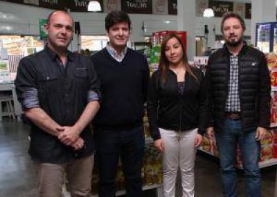 Tras 15 a�os se volvieron a unir los supermercados