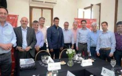Dirigentes del Frente Renovador se reunieron con el Ministro Cenz�n