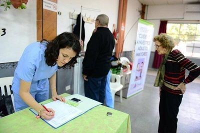 San Fernando lleva controles y talleres a los centros de jubilados