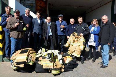 El Cuartel de Bomberos recibi� donaciones con equipamientos