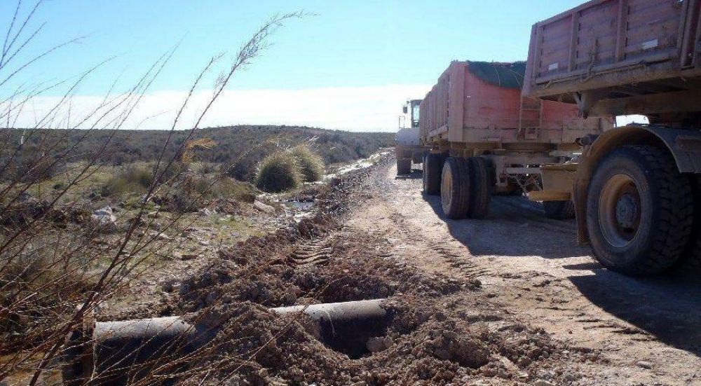 Trabajos de mejoramiento en 1800 kil�metros de caminos vecinales de la l�nea sur