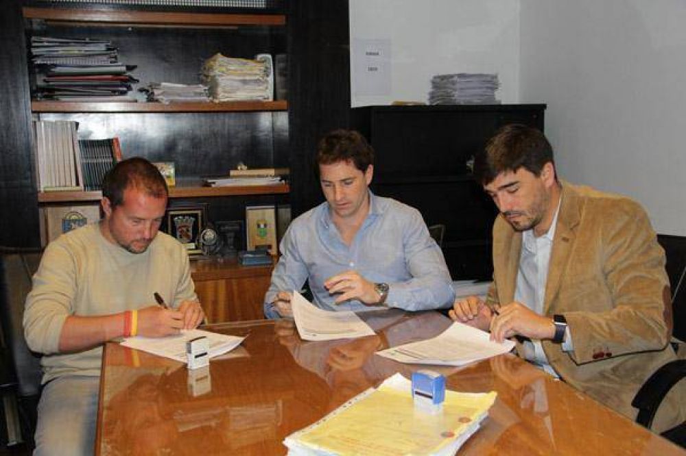 Anuncian fondos para la terminaci�n de 25 viviendas en Hinojo
