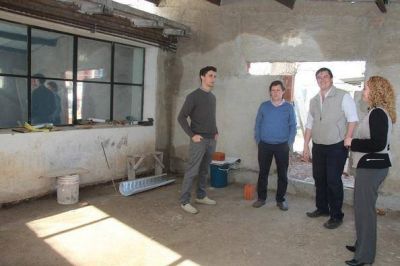 Jaime M�ndez recorri� las obras de ampliaci�n del Hospital Larcade