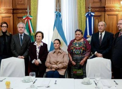 Adolfo Rodr�guez Sa� particip� del encuentro con las Nobel de la Paz