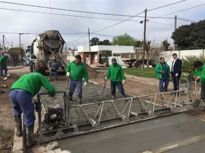 El intendente volvi� a sus funciones y recorri� Pavimento Continuo en Los Tilos