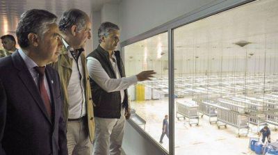 El gobernador Alfredo Cornejo sostuvo que hacen falta inversiones del exterior para modernizar el Iscamen