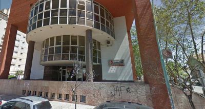 La polic�a federal allan� la sede local de PAMI