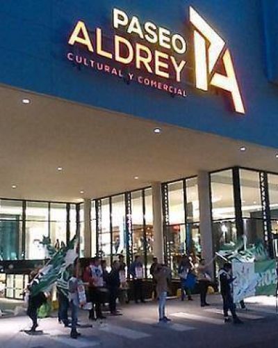 Trabajo en negro: la mayor oferta del shopping de Aldrey; vidriera de irregularidades