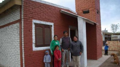 Se realiz� la entrega de viviendas sociales