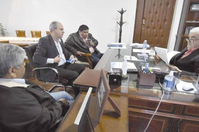 El gobernador analiz� junto a Bohe y �vila la situaci�n petrolera