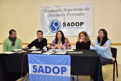 Docentes privados adhieren al paro de este viernes
