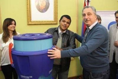 Passalacqua entreg� potabilizadores a escuelas rurales